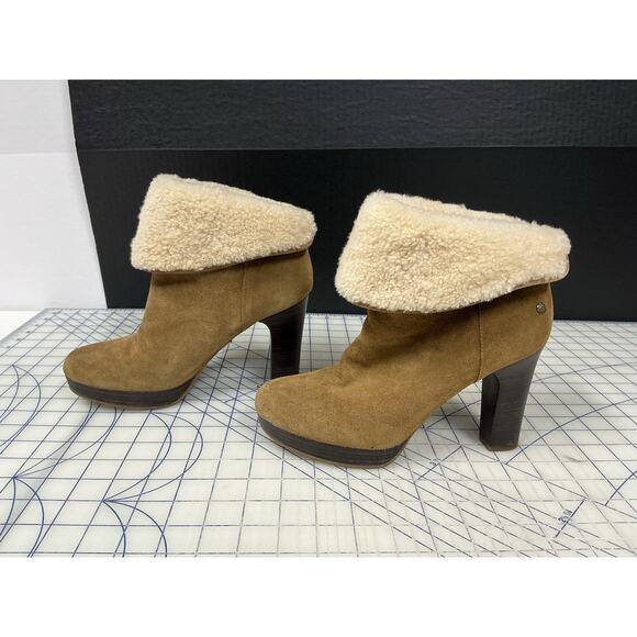 UGG Dandylion Bootie, Size 8, 4-inch heels, reversible shearling trim - Picture 3 of 14